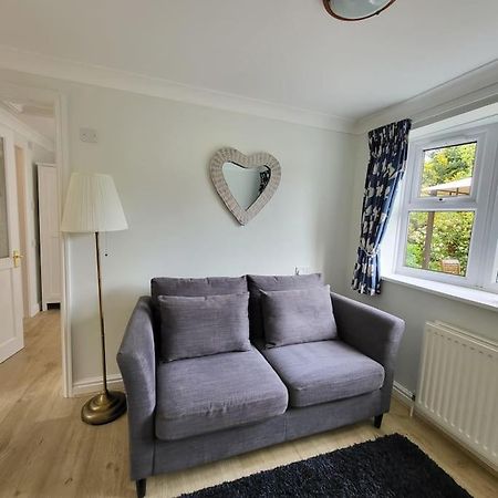 Cheerful, Cosy, One Bedroom Home With Patio And Parking Newbury  Exterior foto